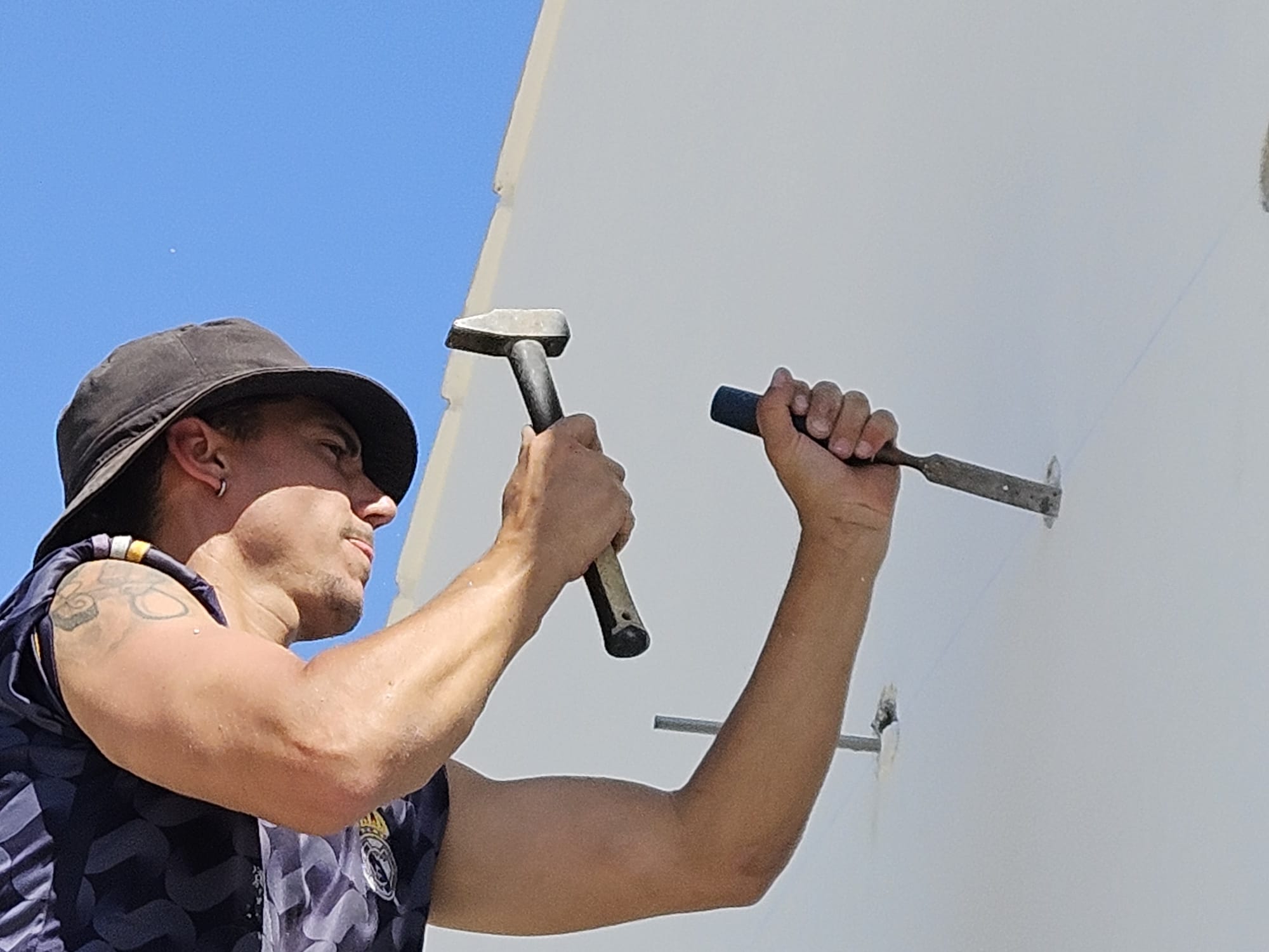 Associé A KASA travaillant sur un chantier de rénovation
